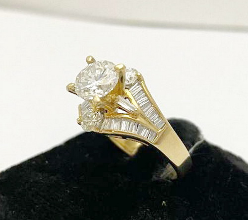 18K ꫬ Dp:1.29 CTS H / bVS1 /KߤKb kp